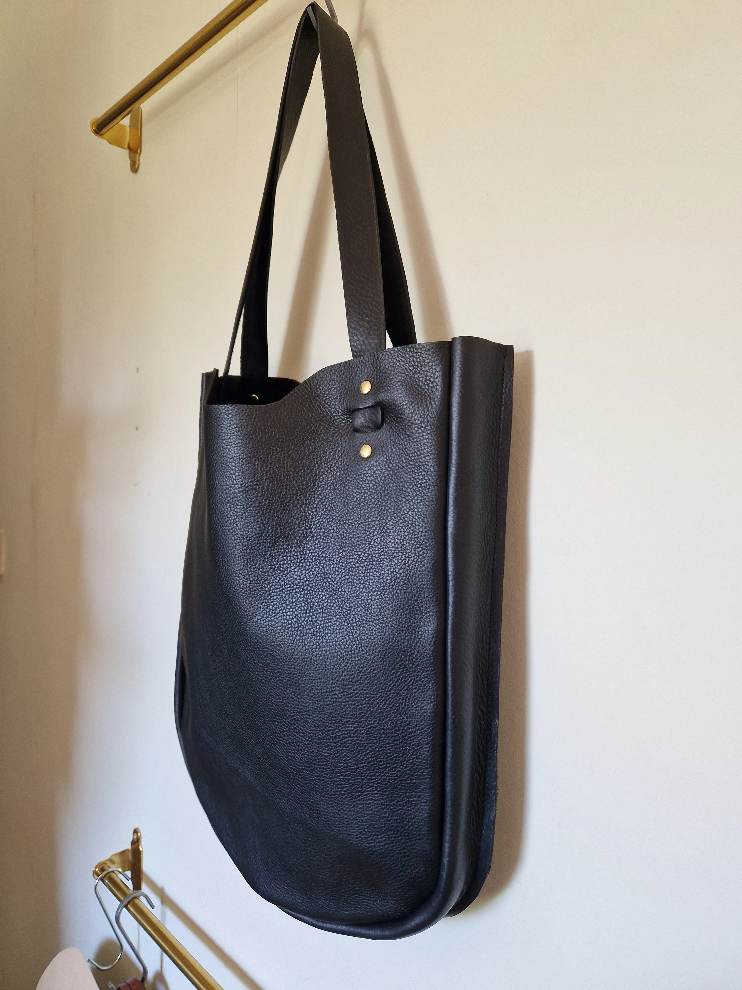 NEW DESIGN: CHANTRY TOTE BAG in Cinder Black