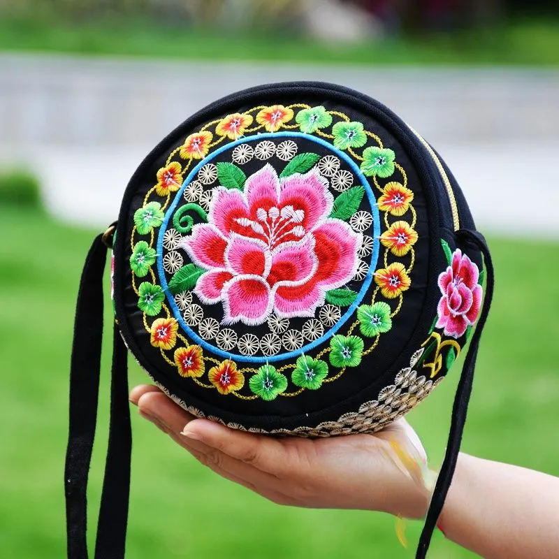 New Spring and Summer Women's Messenger Bag Ethnic Embroidery Fashion Leisure Simple and Versatile One Shoulder Mobile Phone Bag